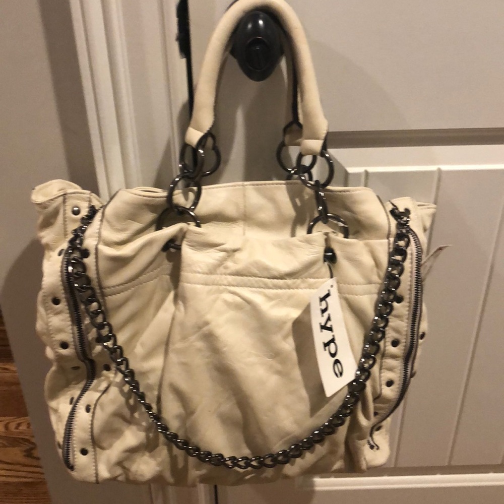 Women’s Creme Purse HYPE By: MONDANI NWT